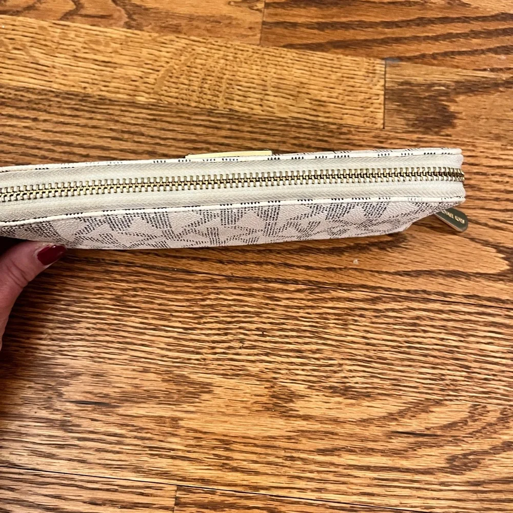 Michael Kors White Monogram wallet no wristlet band